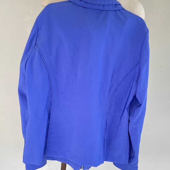 Blue Zenergy Jacket/!Windbreaker - Picture 8 of 9